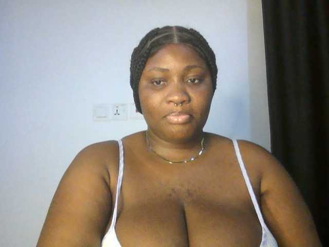 Hotchocolatee191 live cam on BongaCams