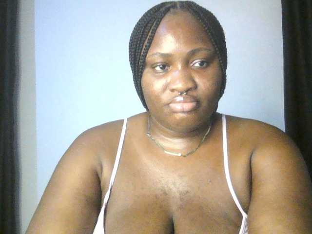 Hotchocolatee191 live cam on BongaCams