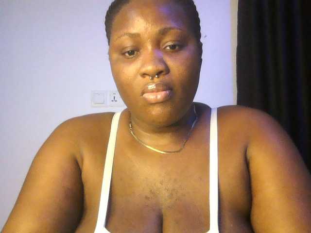 Hotchocolatee191 live cam on BongaCams