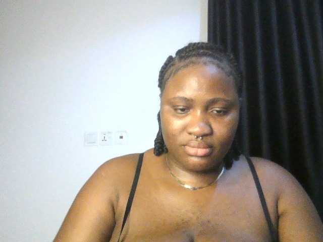 Hotchocolatee191 live cam on BongaCams