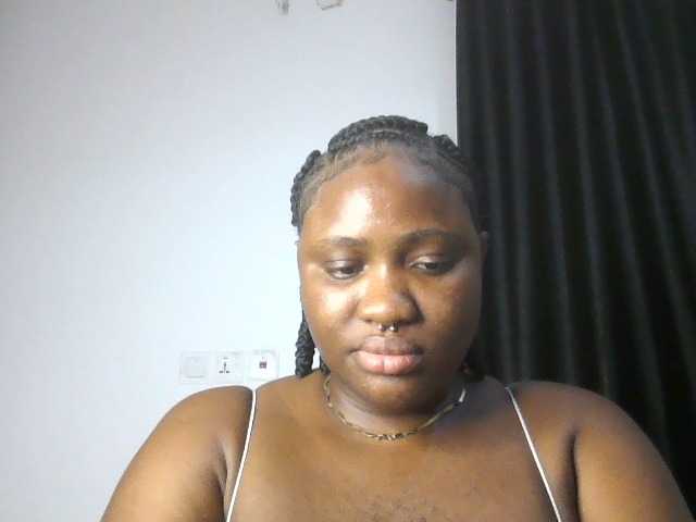 Hotchocolatee191 live cam on BongaCams