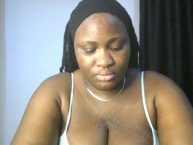 Hotchocolatee191 live cam on BongaCams