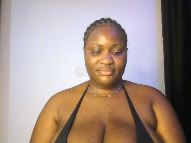 Hotchocolatee191 live cam on BongaCams