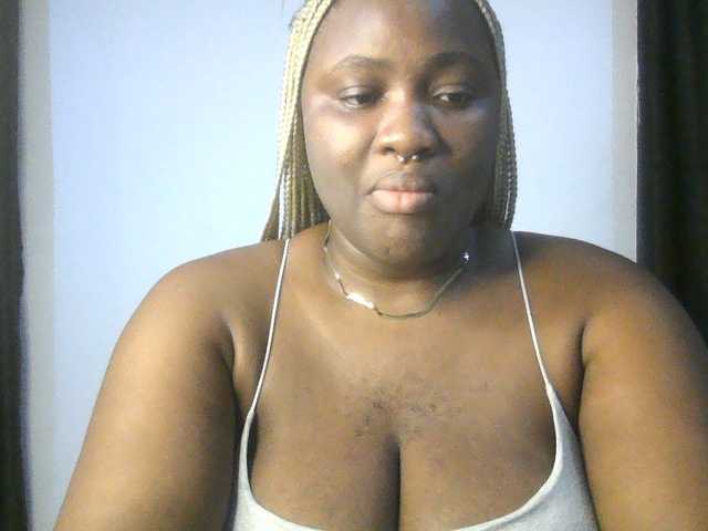 Hotchocolatee191 live webcam show