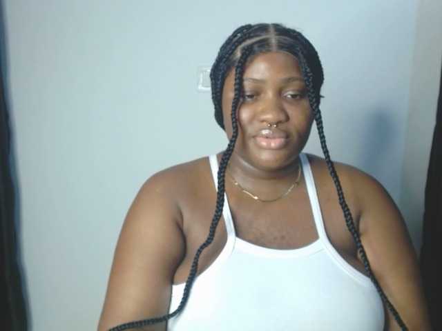 Hotchocolatee191 live cam on BongaCams