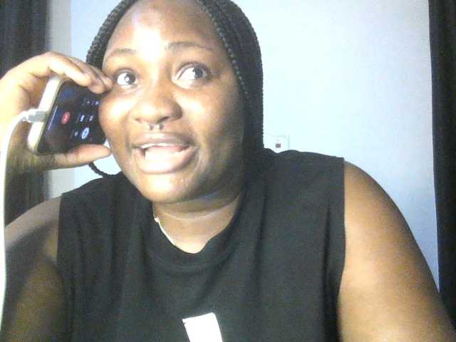 Hotchocolatee191 live cam on BongaCams