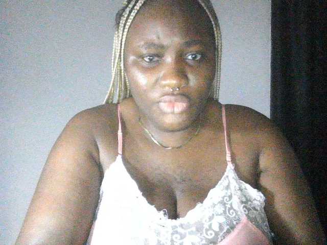 Hotchocolatee191 live webcam show
