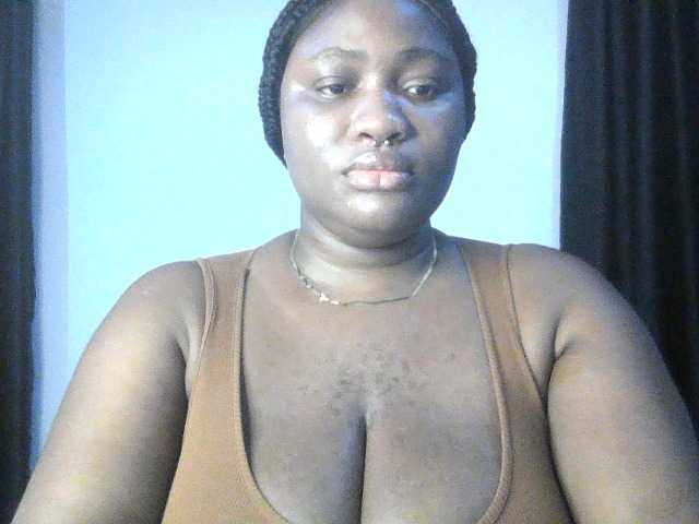 Hotchocolatee191 live cam on BongaCams