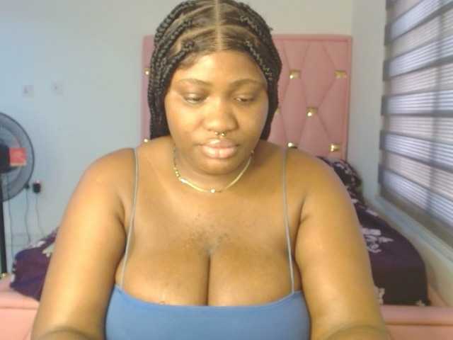 Hotchocolatee191 live cam on BongaCams
