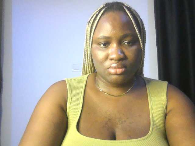 Hotchocolatee191 live cam on BongaCams
