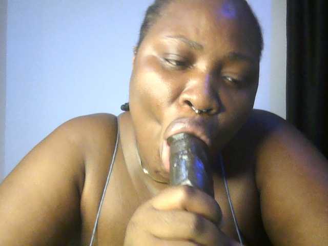 Hotchocolatee191 live cam on BongaCams