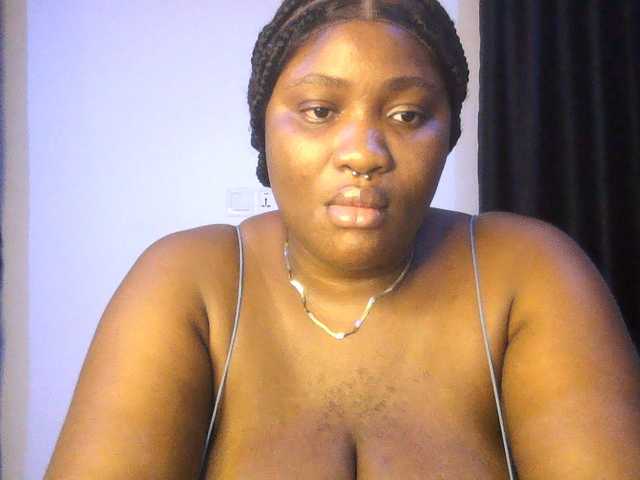 Hotchocolatee191 live webcam show