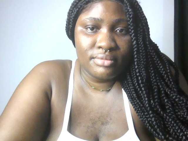 Hotchocolatee191 live cam on BongaCams