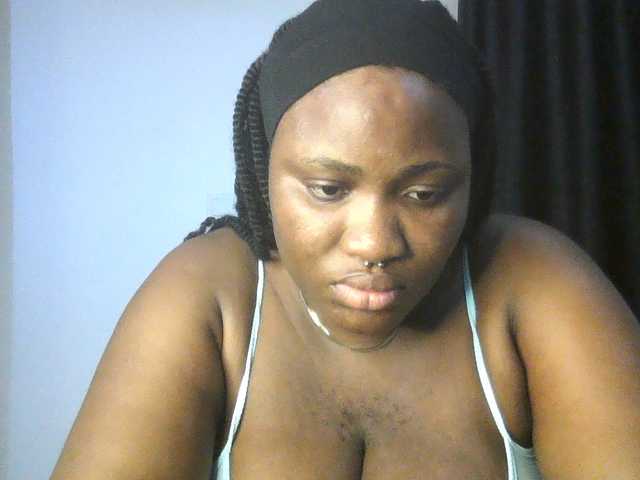 Hotchocolatee191 live cam on BongaCams