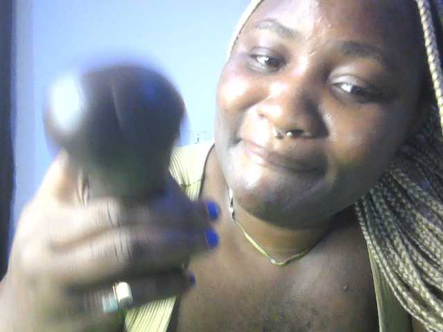 Hotchocolatee191 live cam on BongaCams