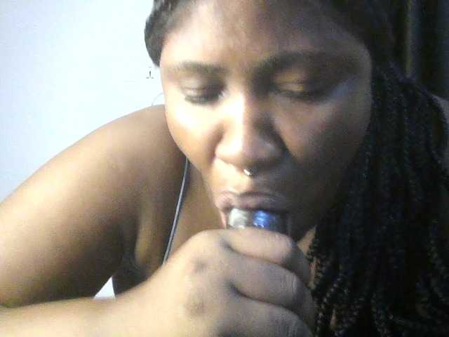 Hotchocolatee191 live cam on BongaCams