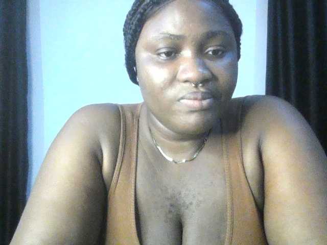 Hotchocolatee191 live cam on BongaCams
