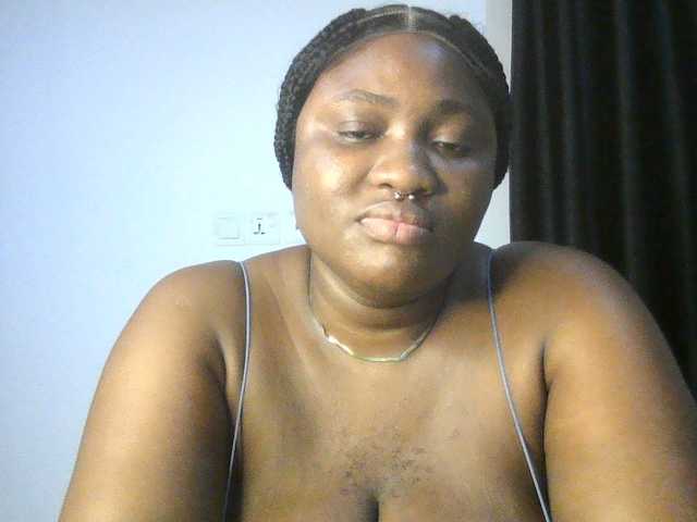 Hotchocolatee191 live cam on BongaCams