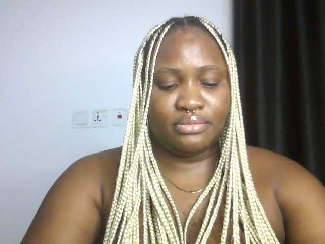 Hotchocolatee191 live cam on BongaCams