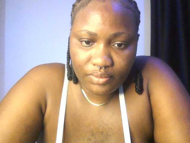 Hotchocolatee191 live cam on BongaCams