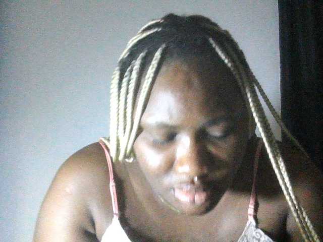 Hotchocolatee191 live webcam show