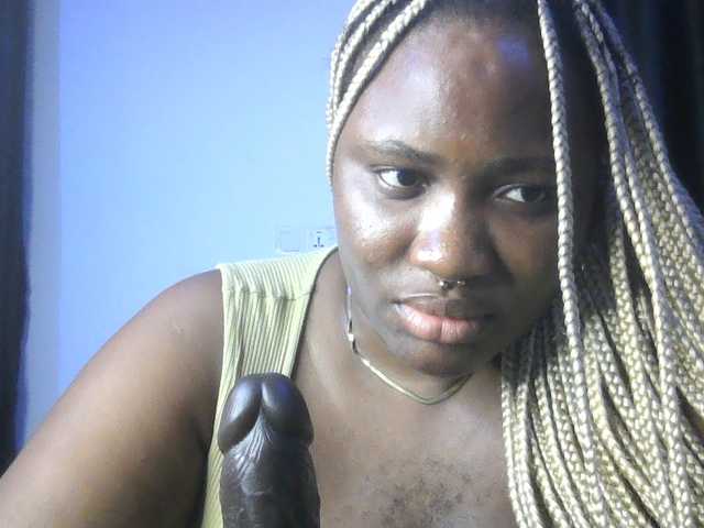 Hotchocolatee191 live cam on BongaCams