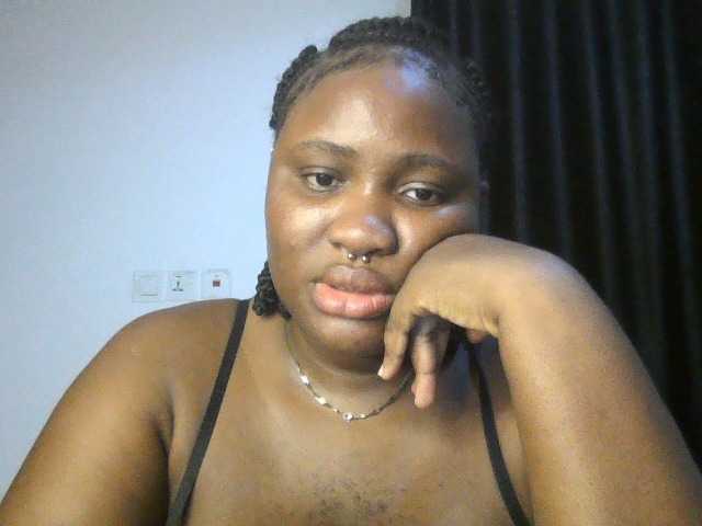 Hotchocolatee191 live cam on BongaCams