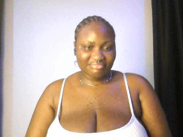 Hotchocolatee191 on Bongacams