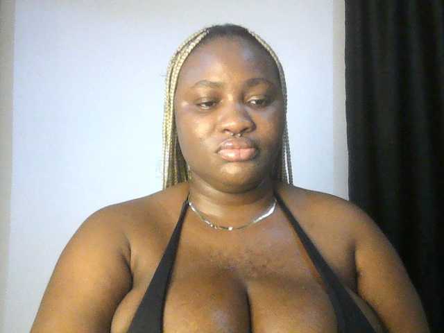 Hotchocolatee191 live webcam show