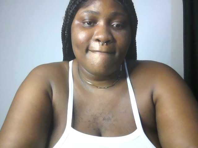 le modèle Hotchocolatee191 est en webcam porno dans un show sur le site bongacams, il possède les tags suivants: Ebony,Brunette,Trimmed