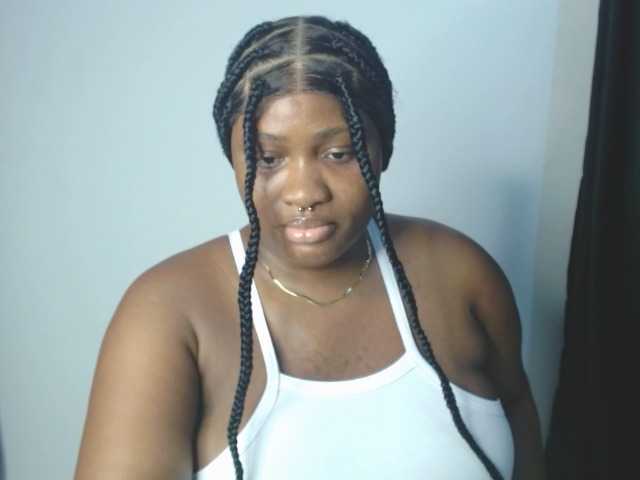 Hotchocolatee191 live cam on BongaCams