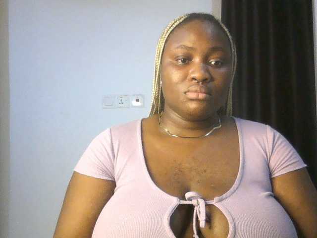 Hotchocolatee191 live cam on BongaCams