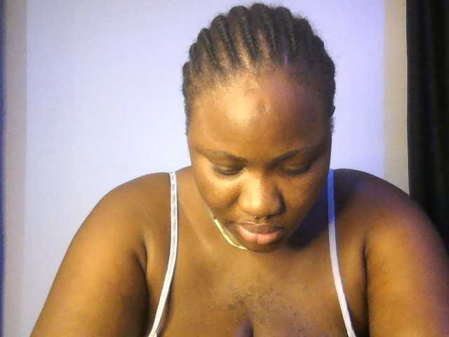 Hotchocolatee191 live cam on BongaCams