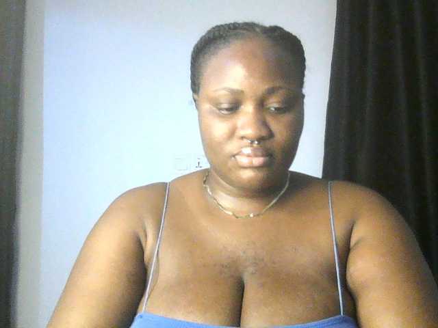 Hotchocolatee191 live cam on BongaCams