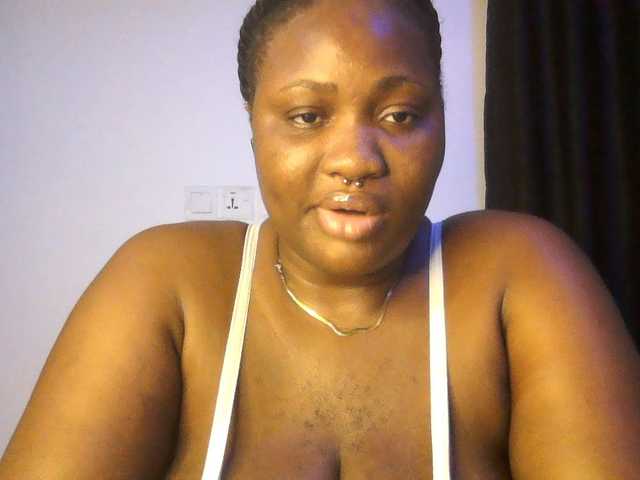 Hotchocolatee191 live cam preview