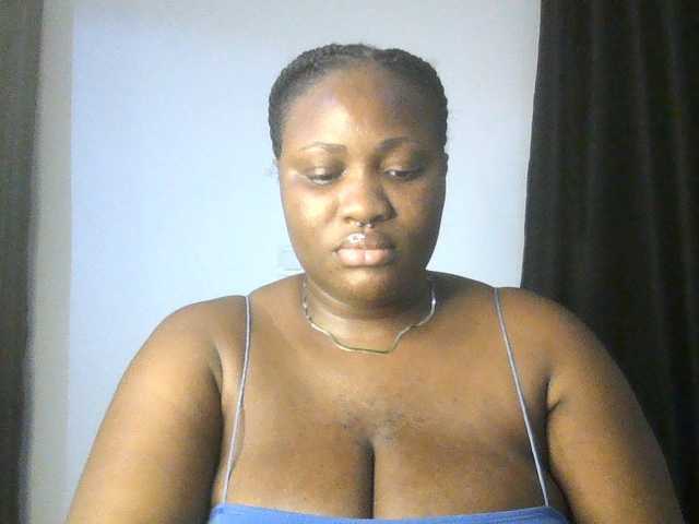 Hotchocolatee191 live cam on BongaCams