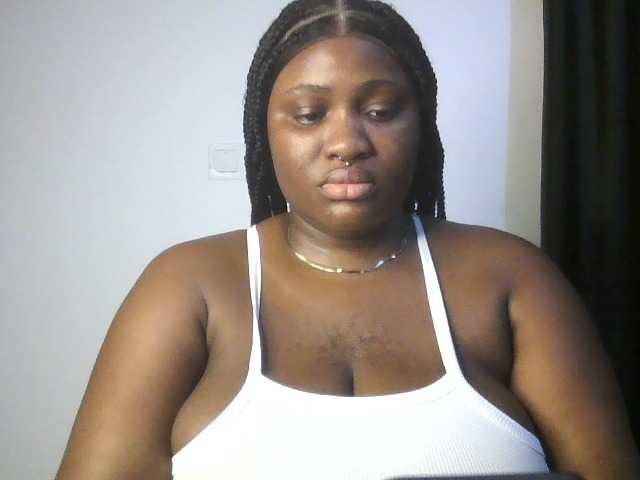 Hotchocolatee191 live cam on BongaCams