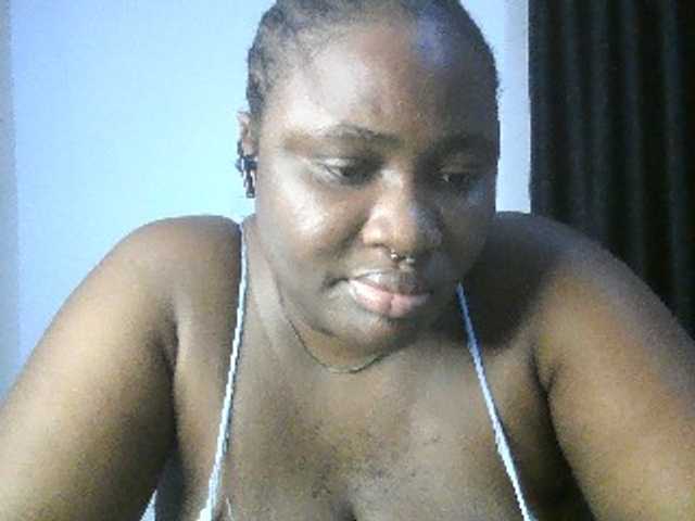 Hotchocolatee191 live webcam show