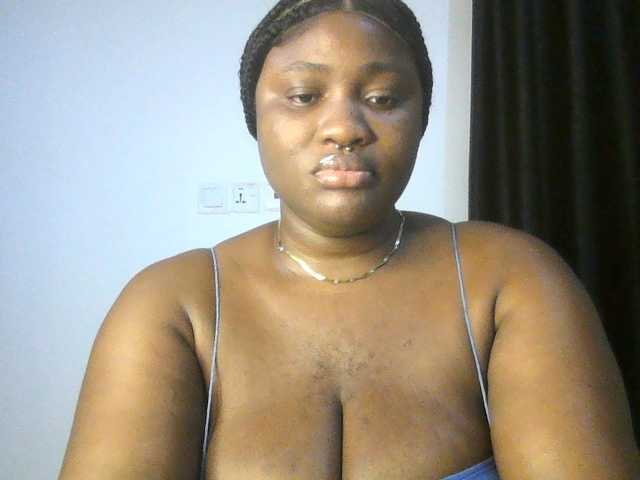 Hotchocolatee191 live webcam show