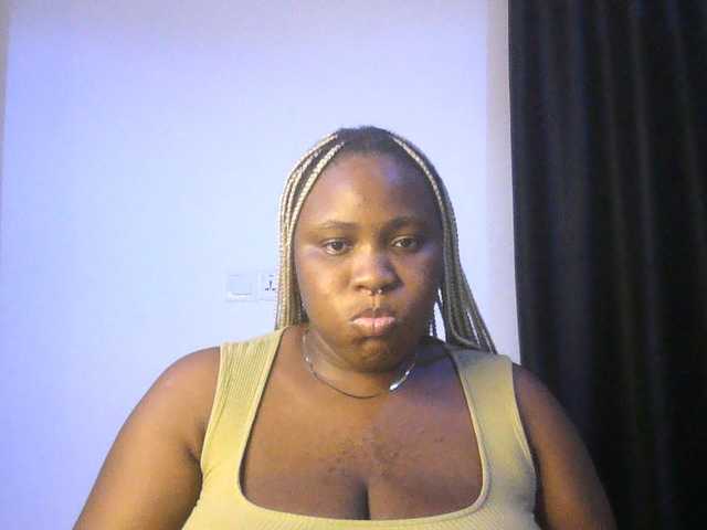Hotchocolatee191 live cam on BongaCams