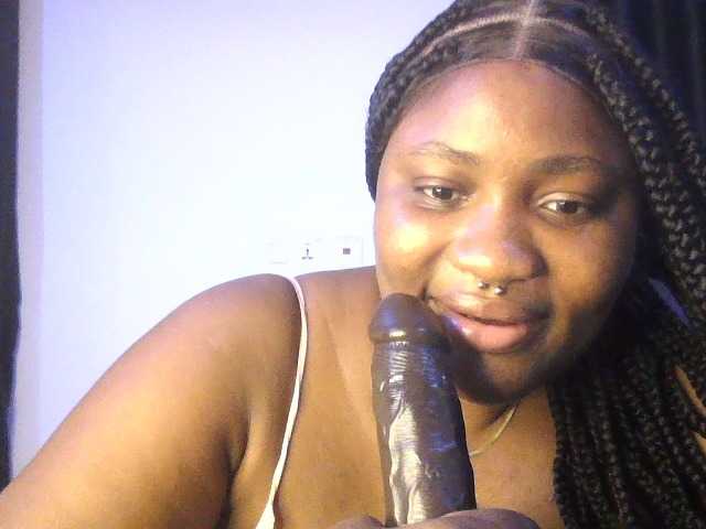 Hotchocolatee191 live webcam show