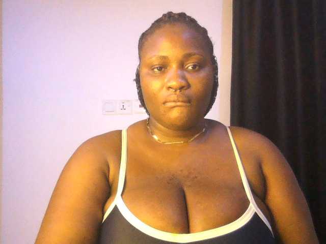 Hotchocolatee191 live cam on BongaCams
