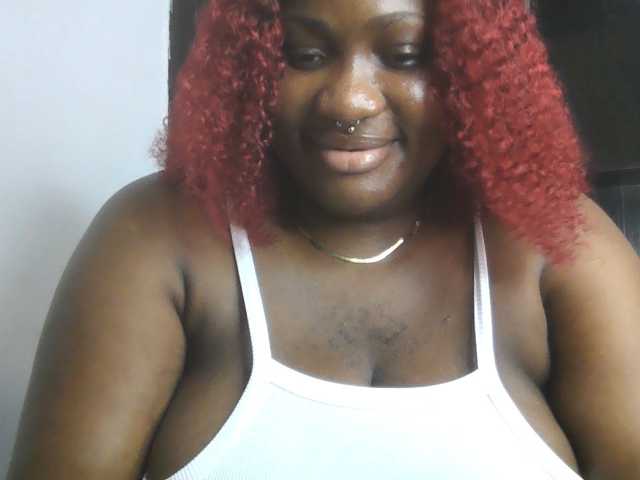 Hotchocolatee191 live cam preview