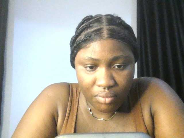 Hotchocolatee191 live cam on BongaCams