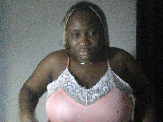 Hotchocolatee191 live webcam show