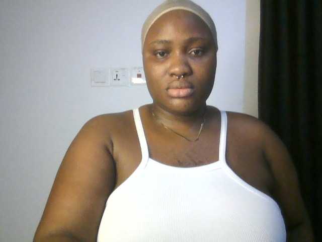 Hotchocolatee191 live cam on BongaCams