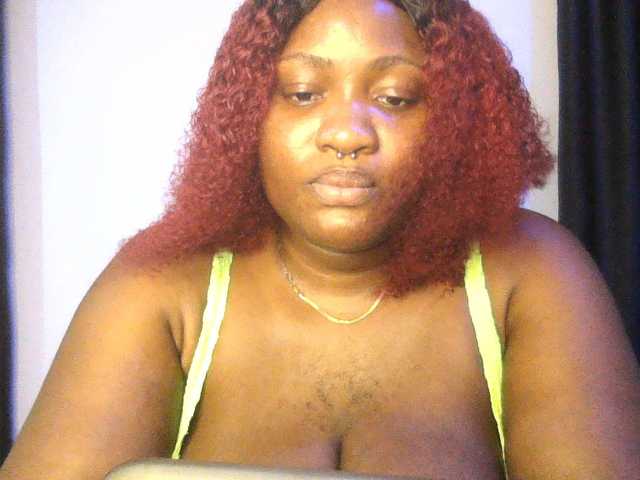 Hotchocolatee191 live cam on BongaCams