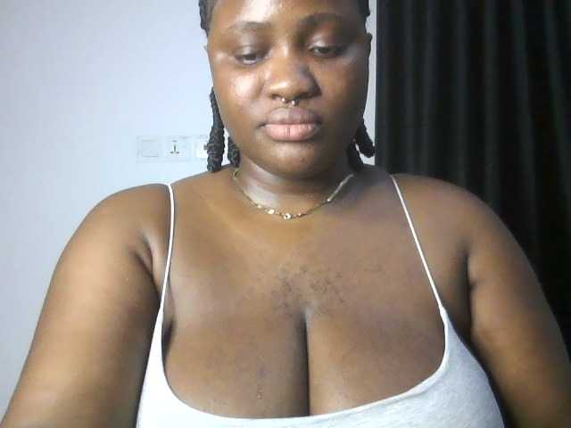 Hotchocolatee191 live cam on BongaCams