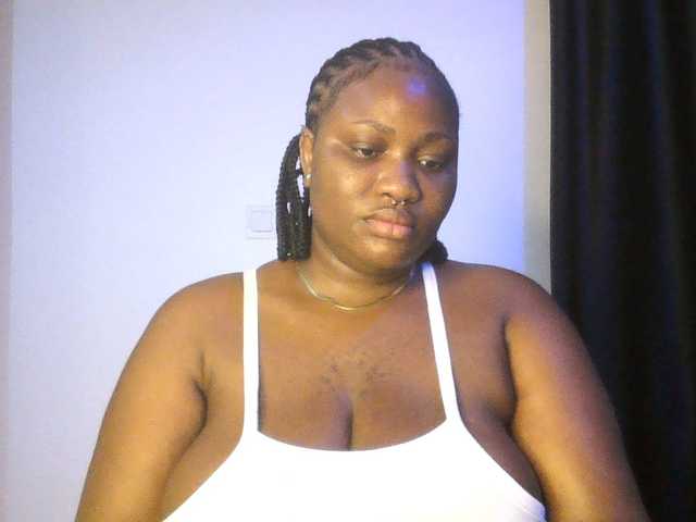 Hotchocolatee191 live cam on BongaCams