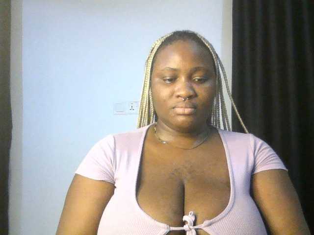 Hotchocolatee191 Live Cam on BongaCams